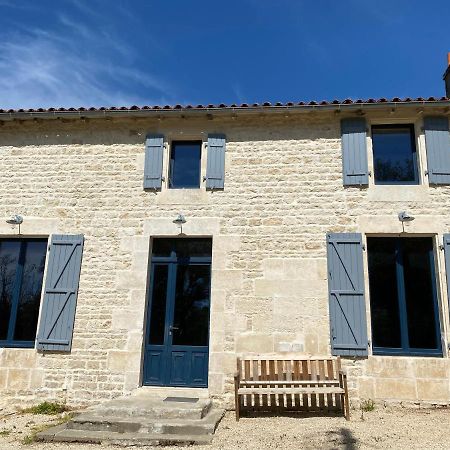 Chateau Des Loups - Les Pommiers Echire Kültér fotó