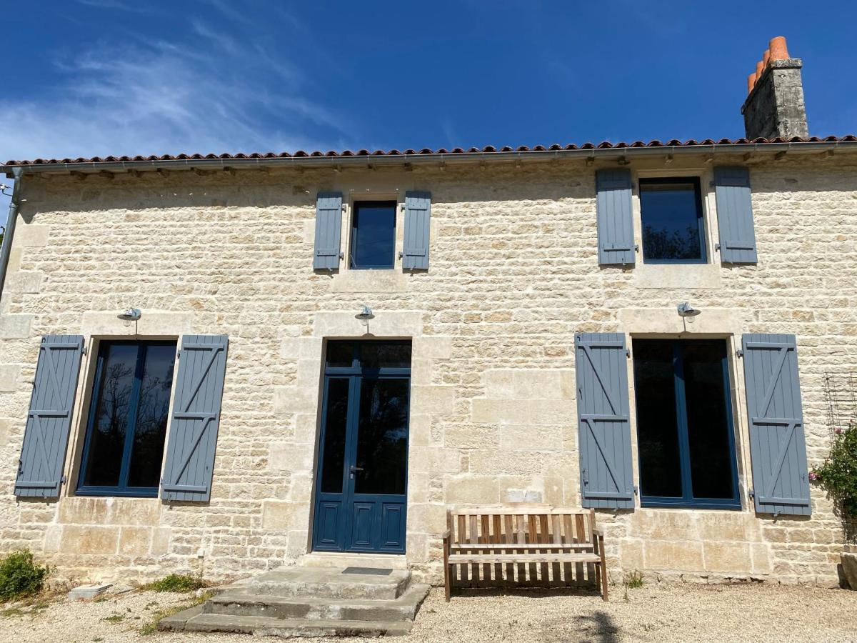 Chateau Des Loups - Les Pommiers Echire Kültér fotó