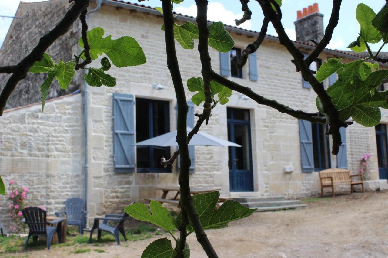 Chateau Des Loups - Les Pommiers Echire Kültér fotó