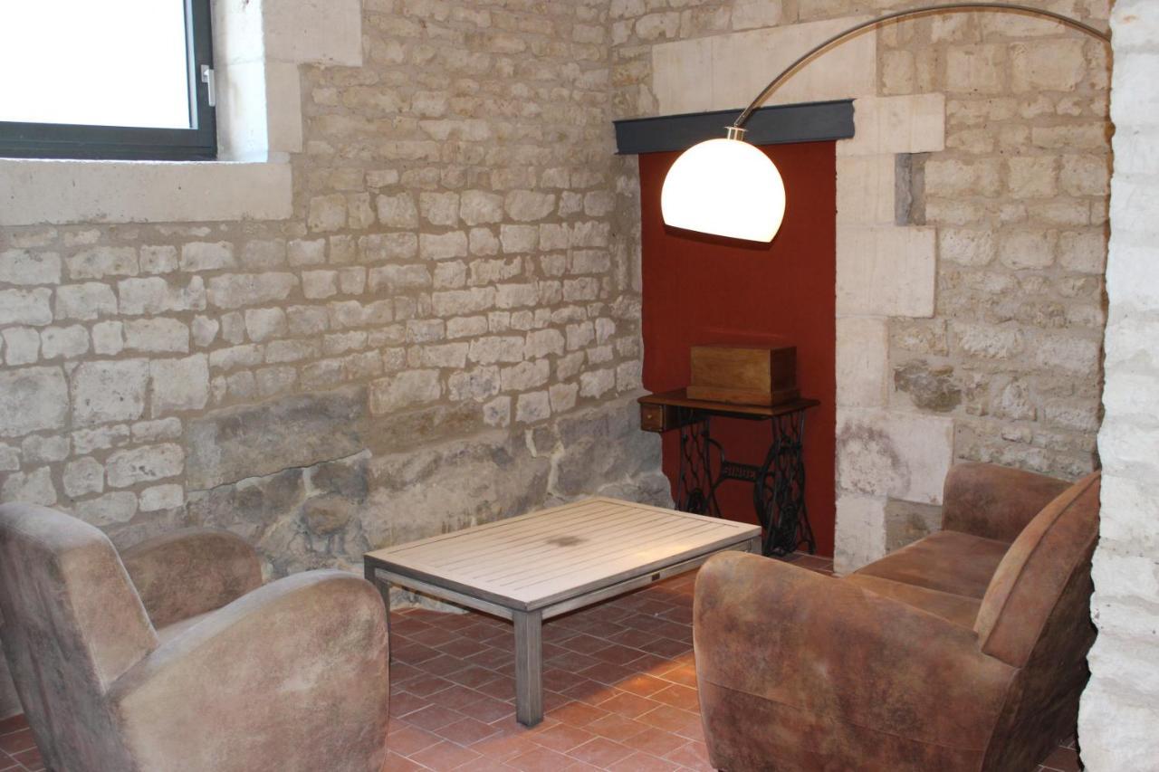 Chateau Des Loups - Les Pommiers Echire Kültér fotó